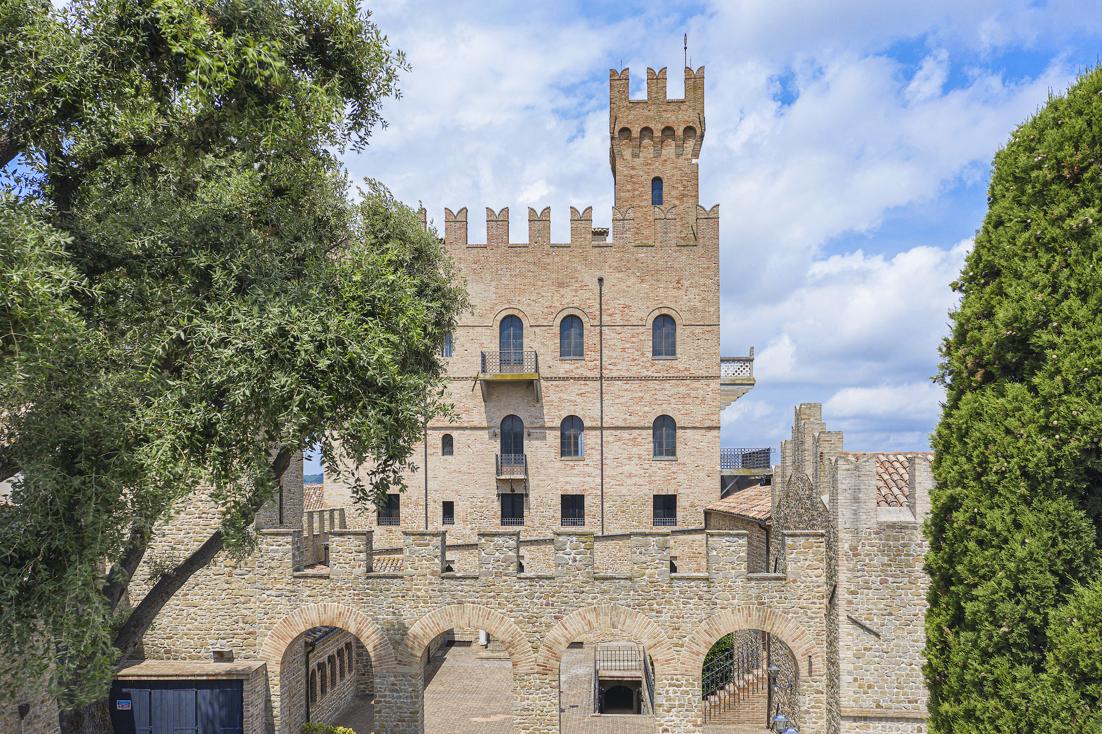 castello italia real estate luxury